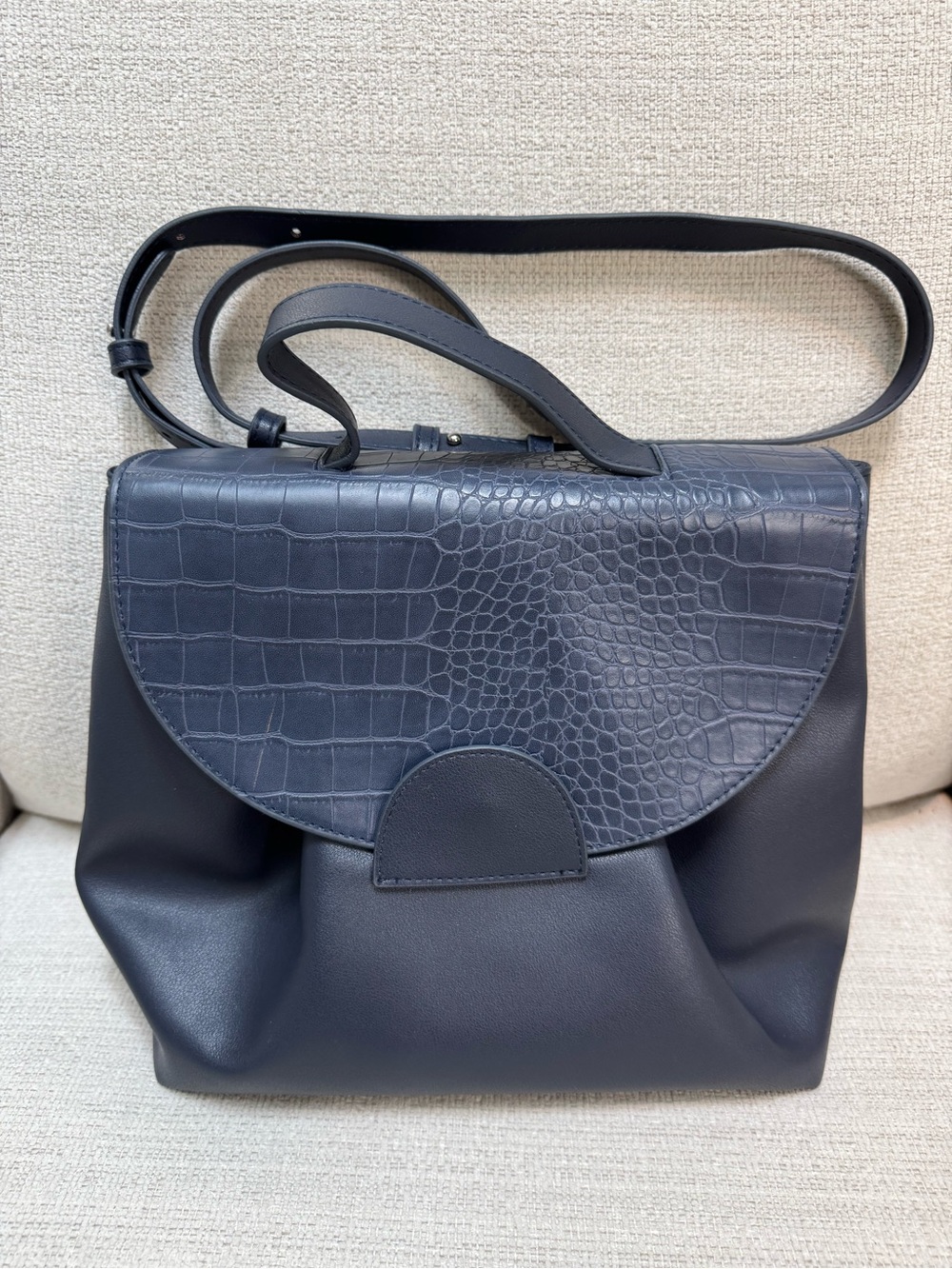 Elegant Navy Croc-Embossed Flap Crossbody Bag